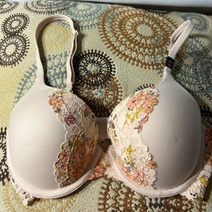 Beautiful Lace Bra - Perfect Shape by VS Sz 34C 🆕